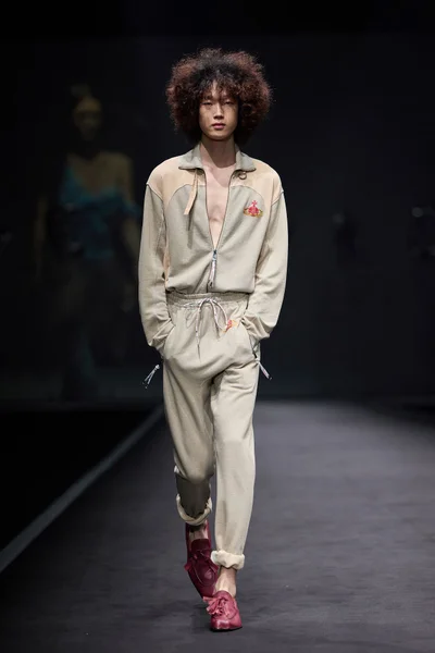 Look 18